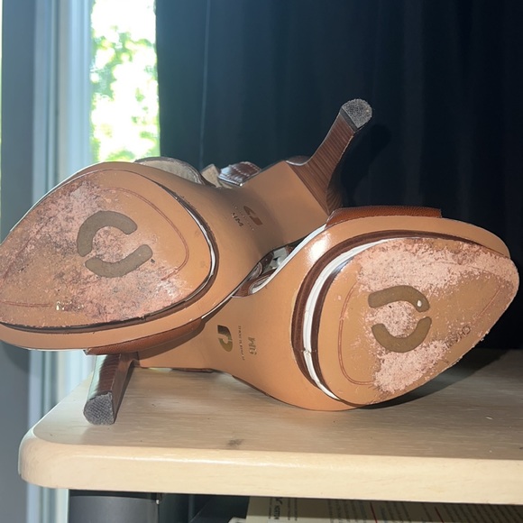 Charles Jourdan Sandal - Picture 7 of 9